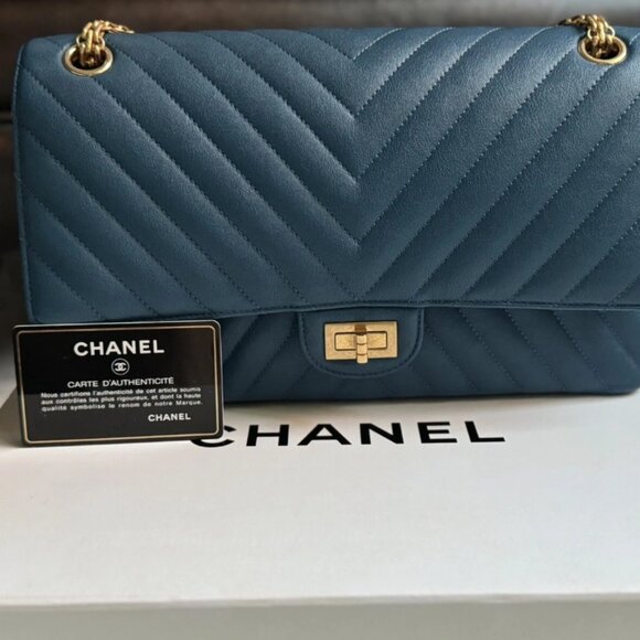 Chanel Reissue 2.55 Flap Bag Chevron Aged Calfskin 226 - Picture 1 of 11